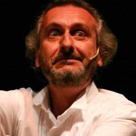 Io Fo Buchi nella Sabbia