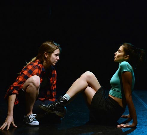 Peter Pan guarda sotto le gonne